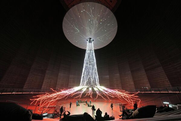 Público asistente a la inauguración de la exposición Mundos forestales en la sala de exposiciones Gasómetro de Oberhausen, Alemania. - Sputnik Mundo