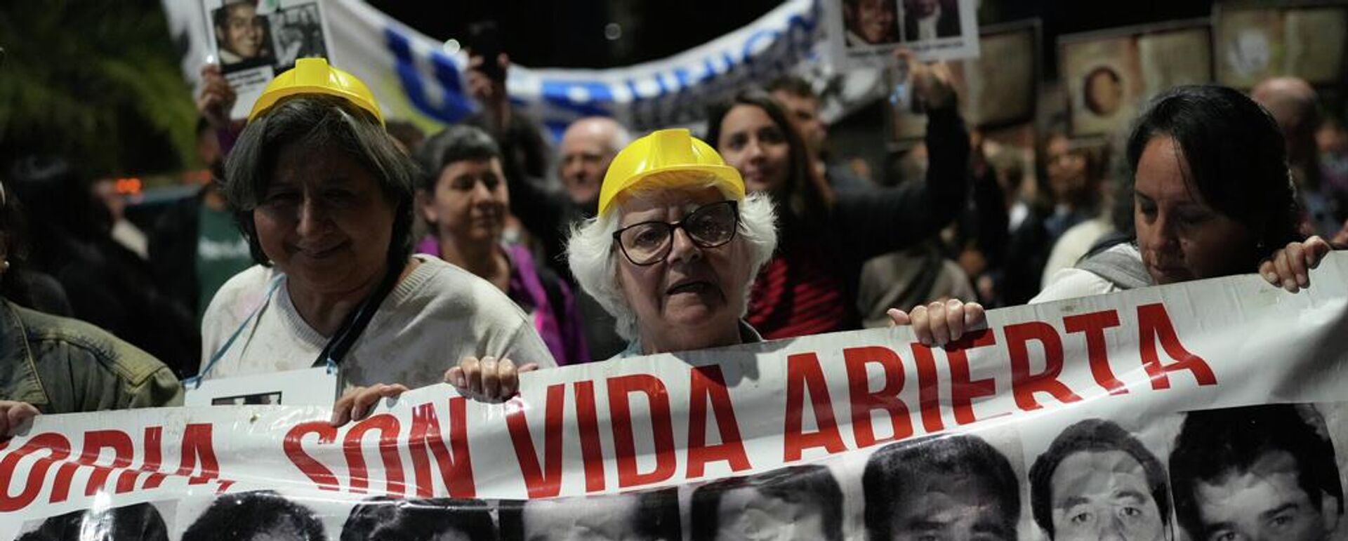 Personas marchan para recordar a las personas que desaparecieron durante la dictadura militar argentina
 - Sputnik Mundo, 1920, 22.03.2026