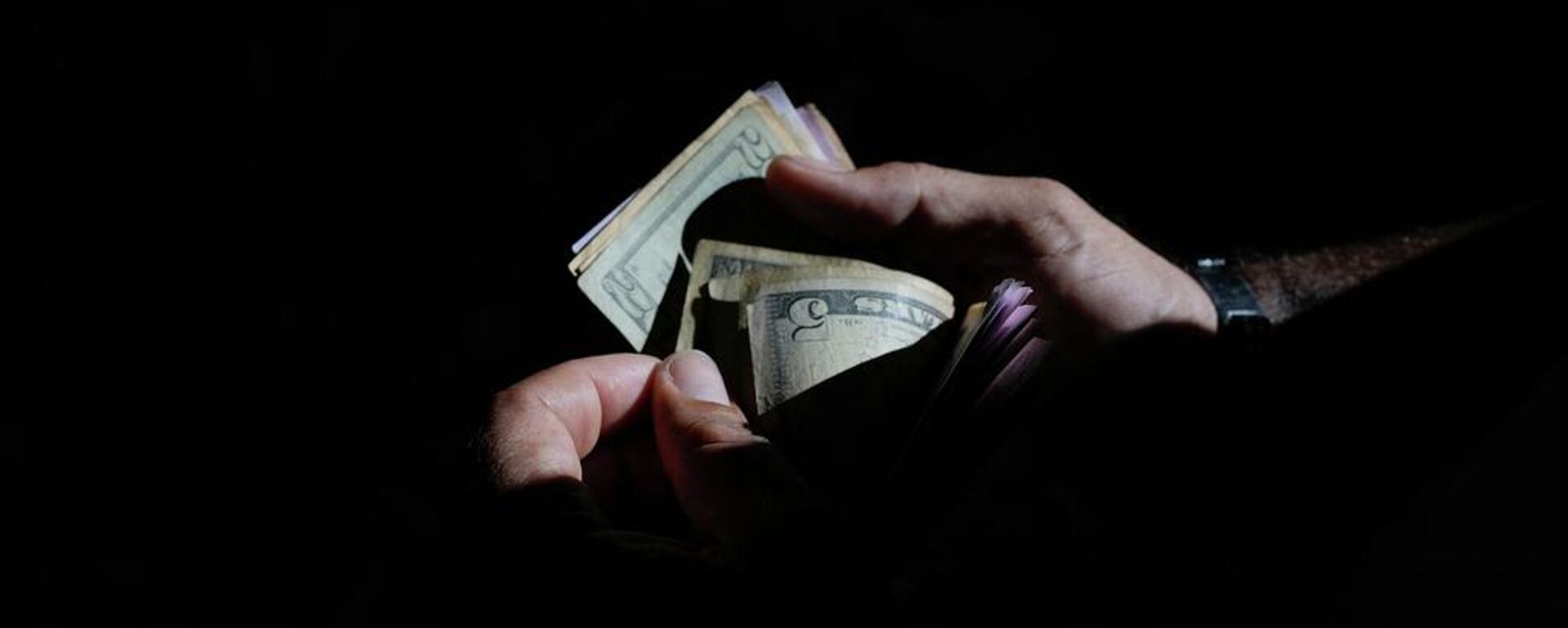 Conteo de dólares - Sputnik Mundo, 1920, 22.03.2026