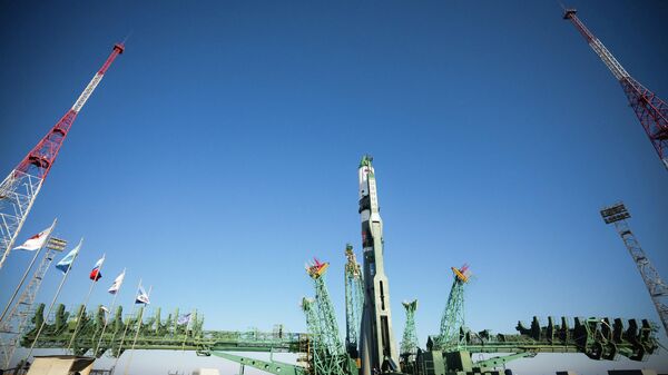 El cohete Soyuz-2.1a con la nave de carga Progress MS-3, antes de su lanzamiento - Sputnik Mundo