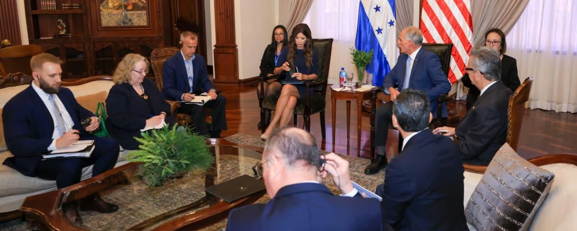Honduras pacta con EEUU reforzar la cooperación contra el narcotráfico y el crimen organizado - Sputnik Mundo, 1920, 23.03.2026