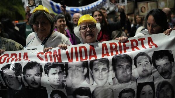 En Tigre, en las afueras de Buenos Aires, la gente marcha para recordar a las personas desaparecidas durante la dictadura militar argentina (1976-1983), días antes del aniversario del golpe militar que llevó al régimen militar al poder. - Sputnik Mundo