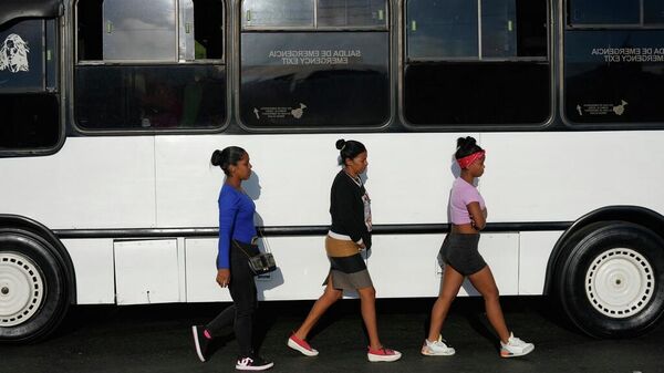 Población caminando en Caracas, Venezuela. - Sputnik Mundo