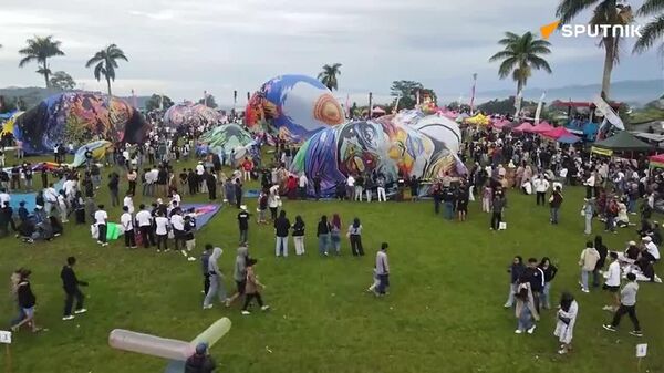 Espectáculo de luz y color: Indonesia celebra el 25 - Sputnik Mundo
