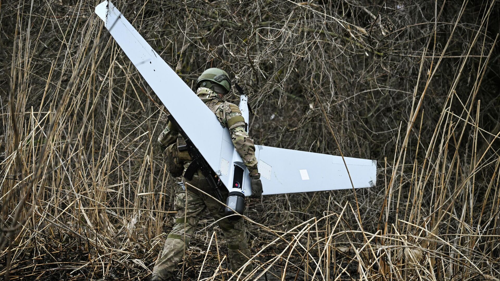 Soldado ruso en la zona de la operación militar especial Soldado ruso en la zona de la operación militar especial - Sputnik Mundo, 1920, 25.03.2026