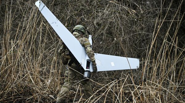 Soldado ruso en la zona de la operación militar especial - Sputnik Mundo