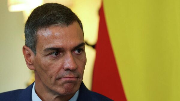 Pedro Sánchez, presidente del Gobierno español, durante una reunión con el primer ministro británico, en Londres, el miércoles 3 de septiembre de 2025  - Sputnik Mundo