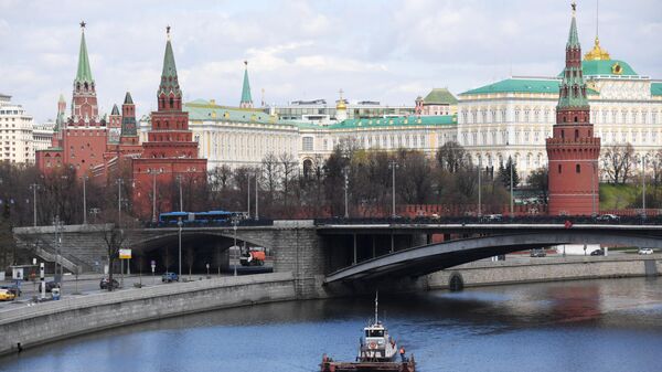 El Gran Palacio del Kremlin y las torres del Kremlin de Moscú  - Sputnik Mundo