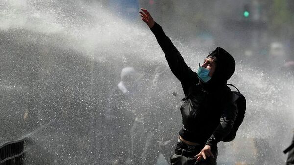 Protestas en Chile contra de los incrementos a los precios de la gasolina y el diésel. - Sputnik Mundo
