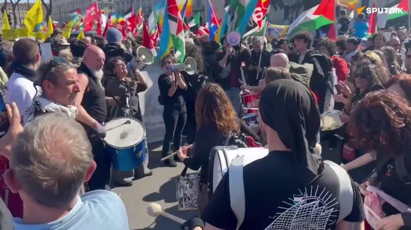 🪧 Marcha antibélica del movimiento 'No Kings' en Roma congrega a miles de italianos - Sputnik Mundo
