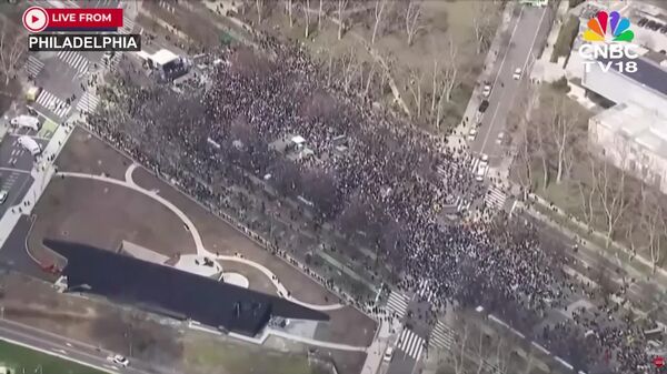 🪧 La marcha 'No Kings' reúne a miles de opositores a las políticas del Gobierno de EEUU - Sputnik Mundo