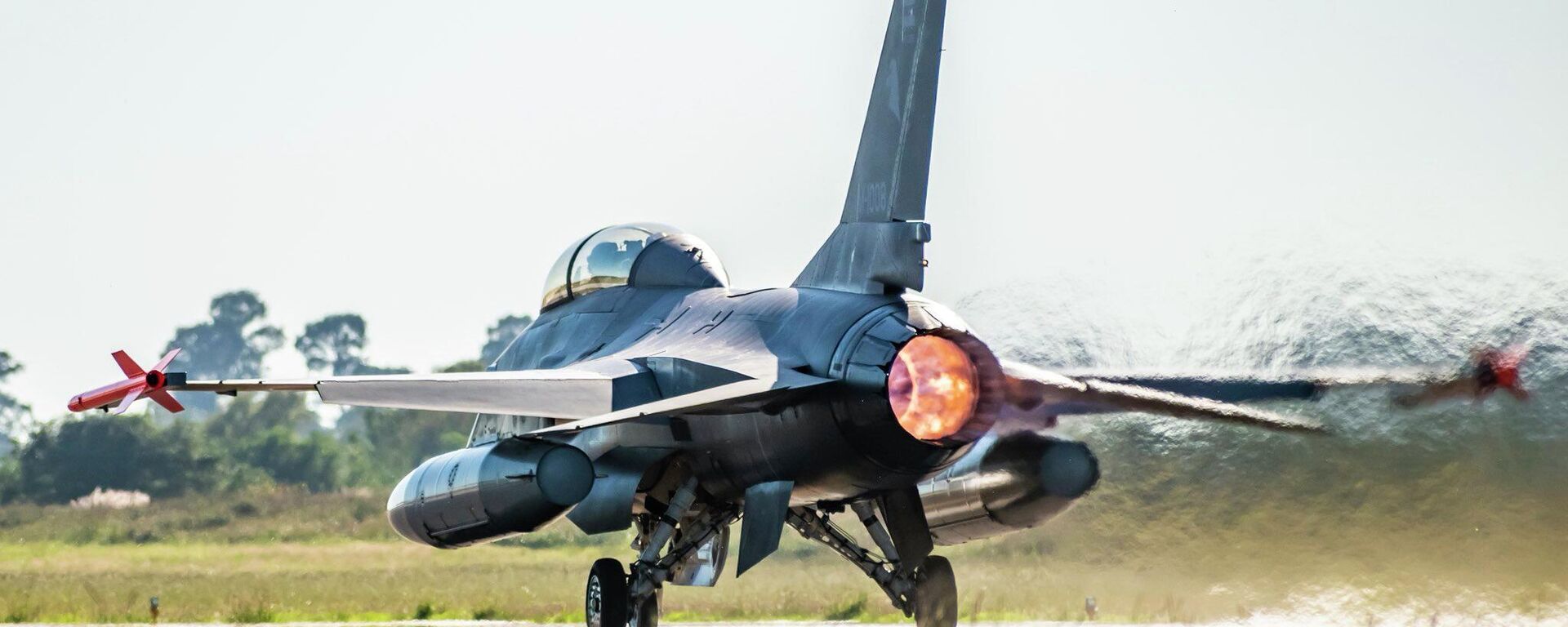 Uno de los aviones F-16 adquiridos por Argentina hace sus primeros vuelos de entrenamiento en marzo de 2026 - Sputnik Mundo, 1920, 31.03.2026