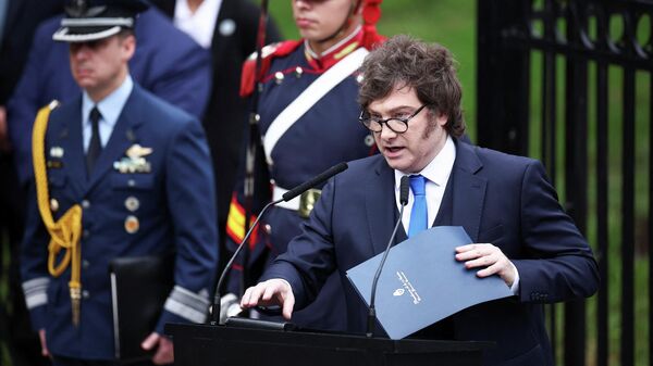 Javier Milei, presidente de Argentina, asiste a una ceremonia para honrar a las víctimas de la guerra de 1982, 2 de abril de 2026  - Sputnik Mundo