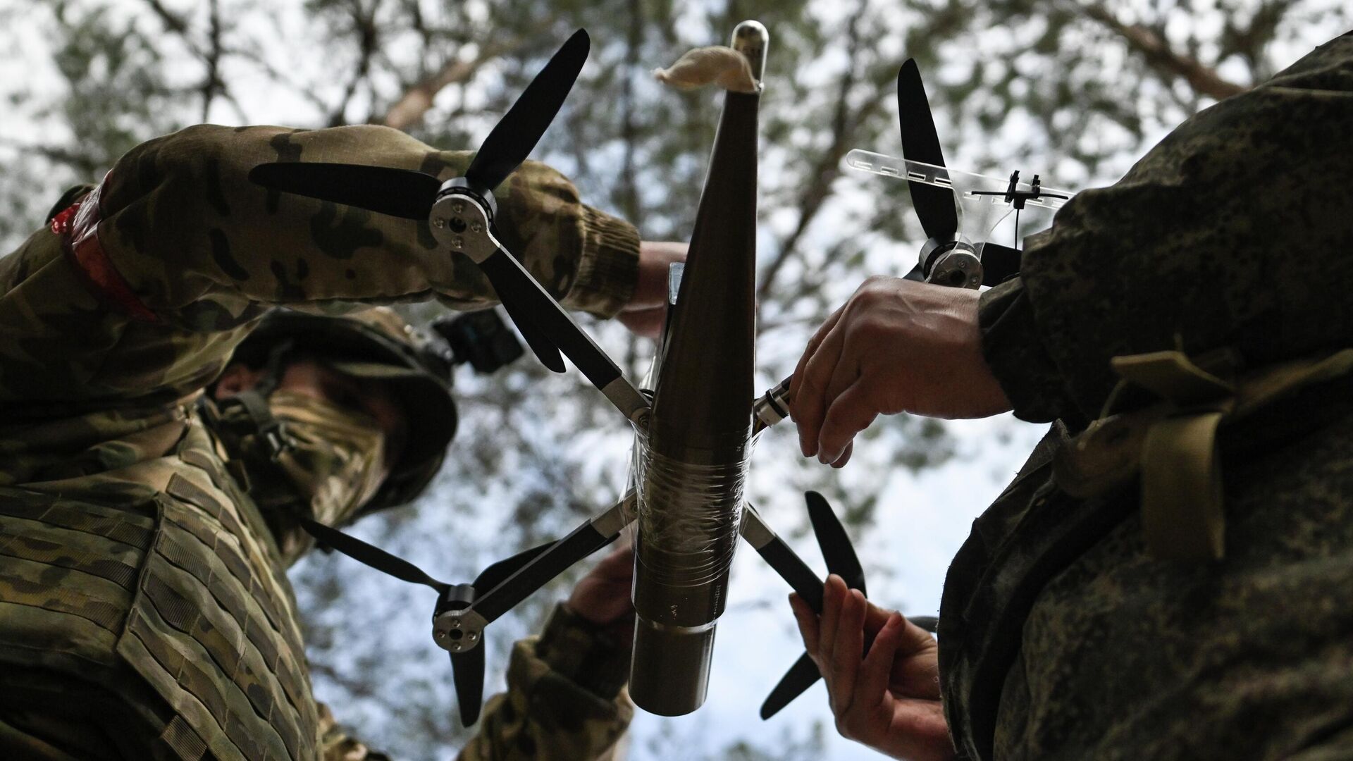 Soldados rusos en la zona de la operación militar especial - Sputnik Mundo, 1920, 04.04.2026