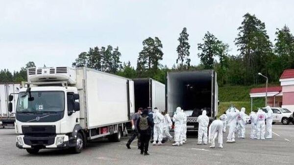 Rusia y Ucrania intercambian los cuerpos de los soldados caídos  - Sputnik Mundo