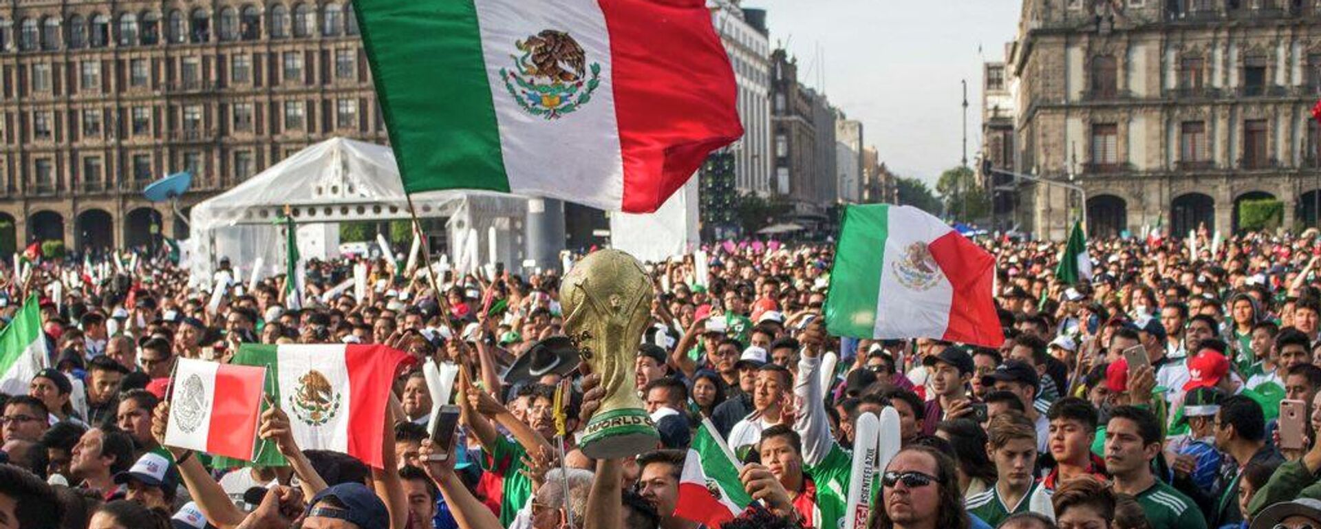 La afición mexicana en el Zócalo de la Ciudad de México - Sputnik Mundo, 1920, 11.04.2026