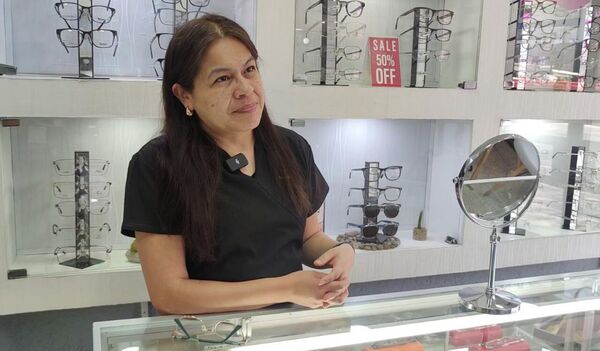 Ana Martínez, optometrista de profesión y dueña de un negocio de anteojos en la Ciudad de México - Sputnik Mundo
