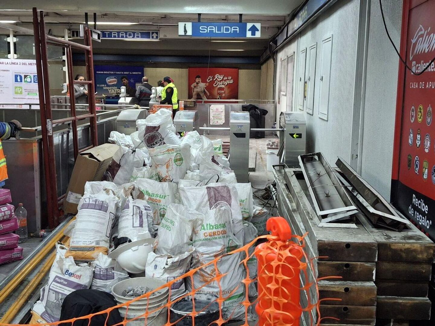 Obras en la estación General Anaya del Metro de la Ciudad de México, el 7 de abril de 2026 - Sputnik Mundo