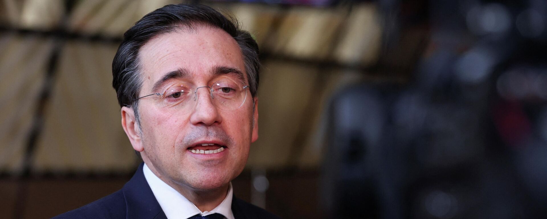 José Manuel Albares, ministro de Asuntos Exteriores español, habla con los medios de comunicación a su llegada a la reunión de ministros de Energía y Asuntos Exteriores de la Unión Europea en Bruselas, Bélgica, el 16 de marzo de 2026  - Sputnik Mundo, 1920, 10.04.2026