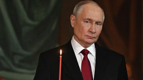 El presidente de Rusia, Vladímir Putin, en la celebración de Pascua. - Sputnik Mundo