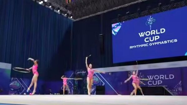 Las gimnastas rítmicas rusas se alzan con la victoria en una etapa de la Copa del Mundo - Sputnik Mundo