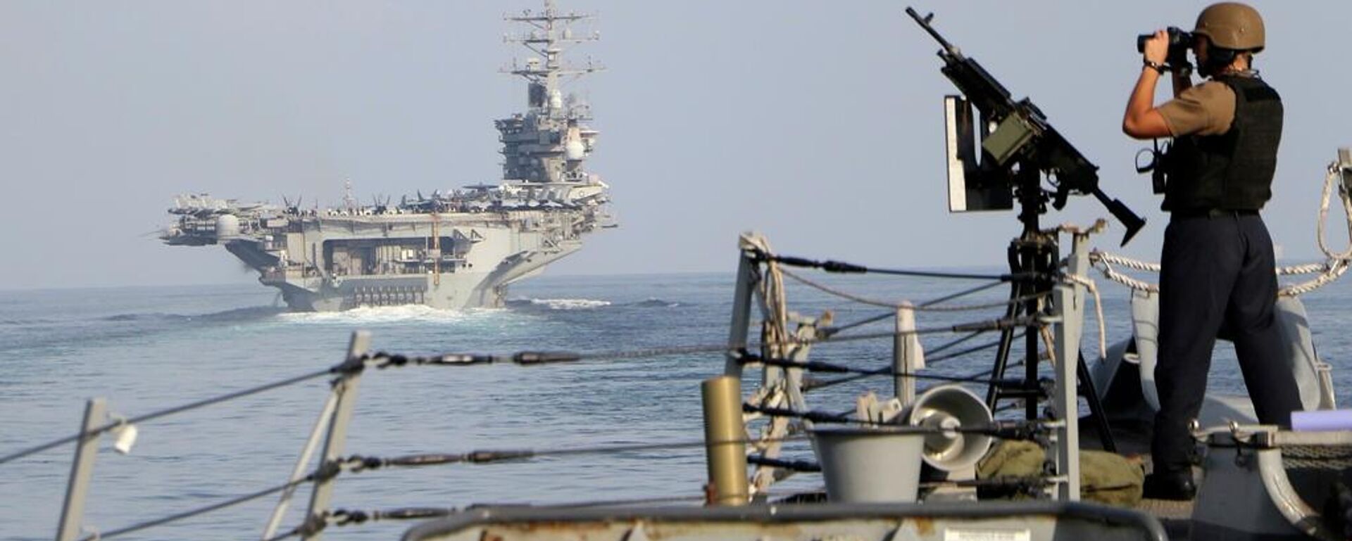 El portaaviones estadounidenese USS Dwight D. Eisenhower cruza las aguas del estrecho de Ormuz - Sputnik Mundo, 1920, 23.04.2026