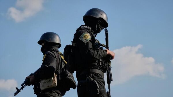 Las fuerzas especiales de la Policía iraní montan guardia  - Sputnik Mundo