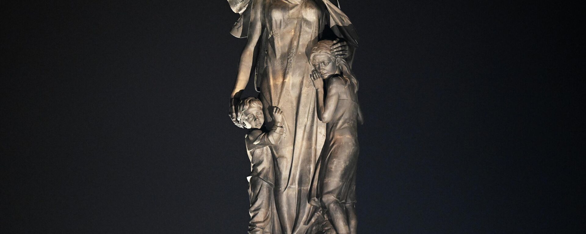 Fragmento del memorial en memoria de los civiles de la URSS – víctimas del genocidio nazi durante la Gran Guerra Patria en el pueblo de Záitsevo, región rusa de Leningrado. - Sputnik Mundo, 1920, 19.04.2026