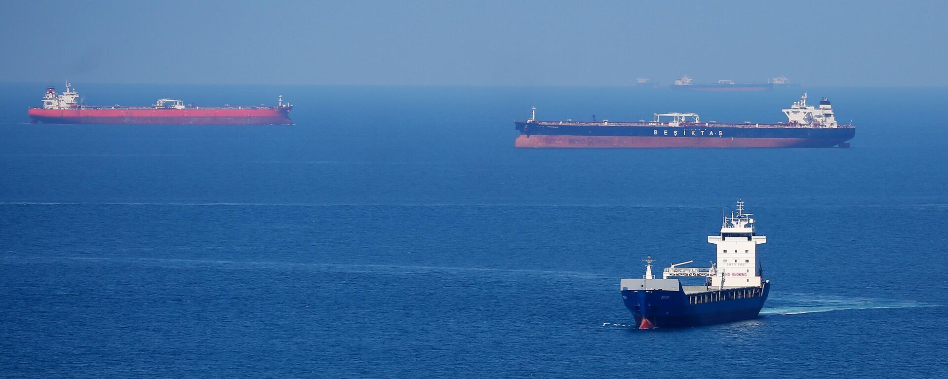 Buques petroleros en el mar Negro - Sputnik Mundo, 1920, 19.04.2026
