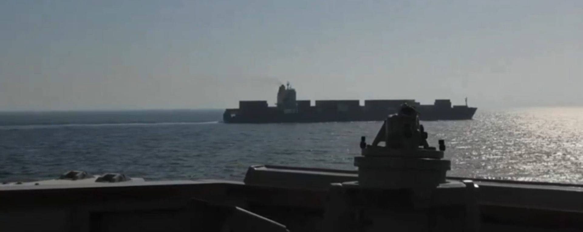 EEUU incautó un buque iraní en el mar de Omán. - Sputnik Mundo, 1920, 19.04.2026