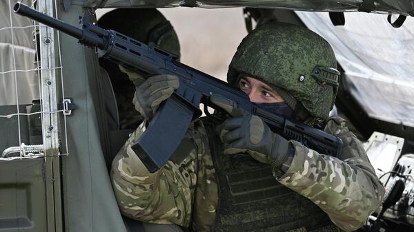 Soldados rusos en la zona de la operación militar especial  - Sputnik Mundo