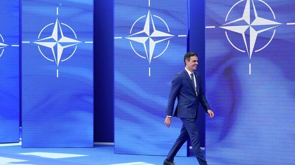 Pedro Sánchez en una cumbre de la OTAN - Sputnik Mundo