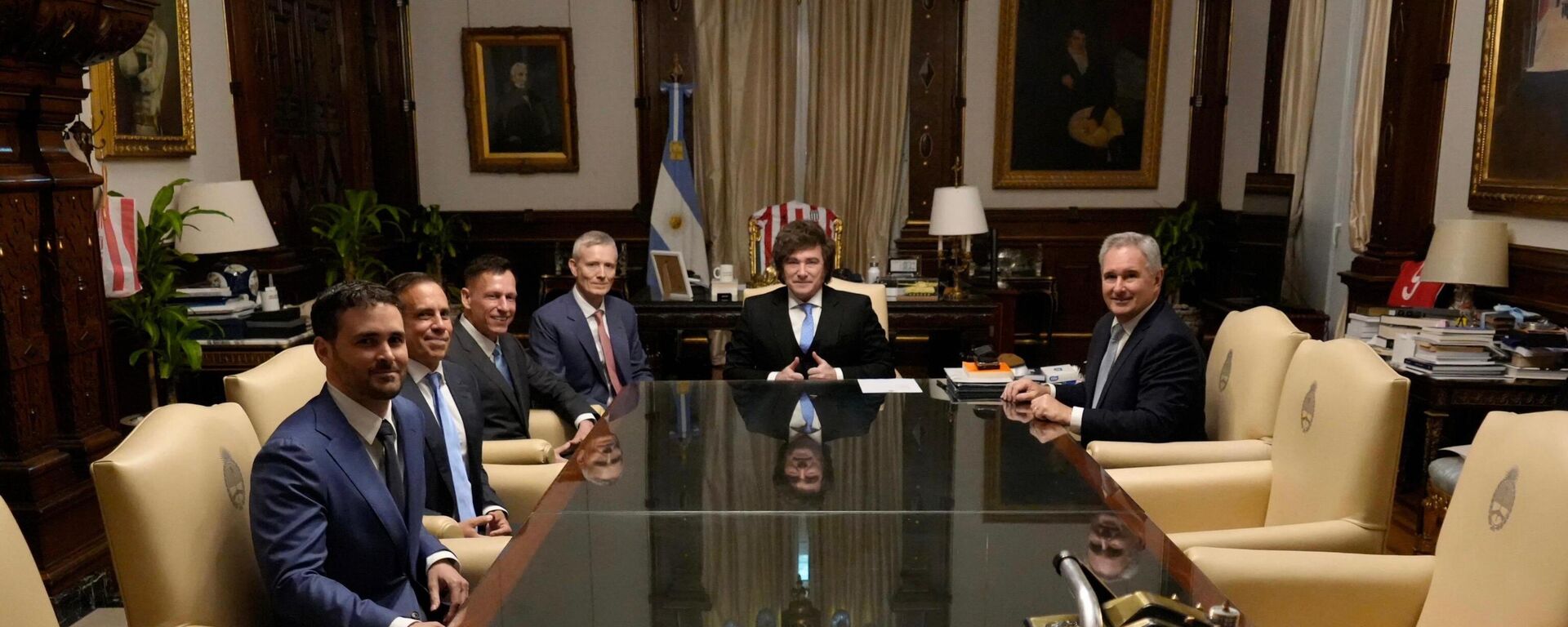 Reunión entre el presidente argentino, Javier Milei, y Peter Thiel, el empresario fundador de Palantir - Sputnik Mundo, 1920, 24.04.2026