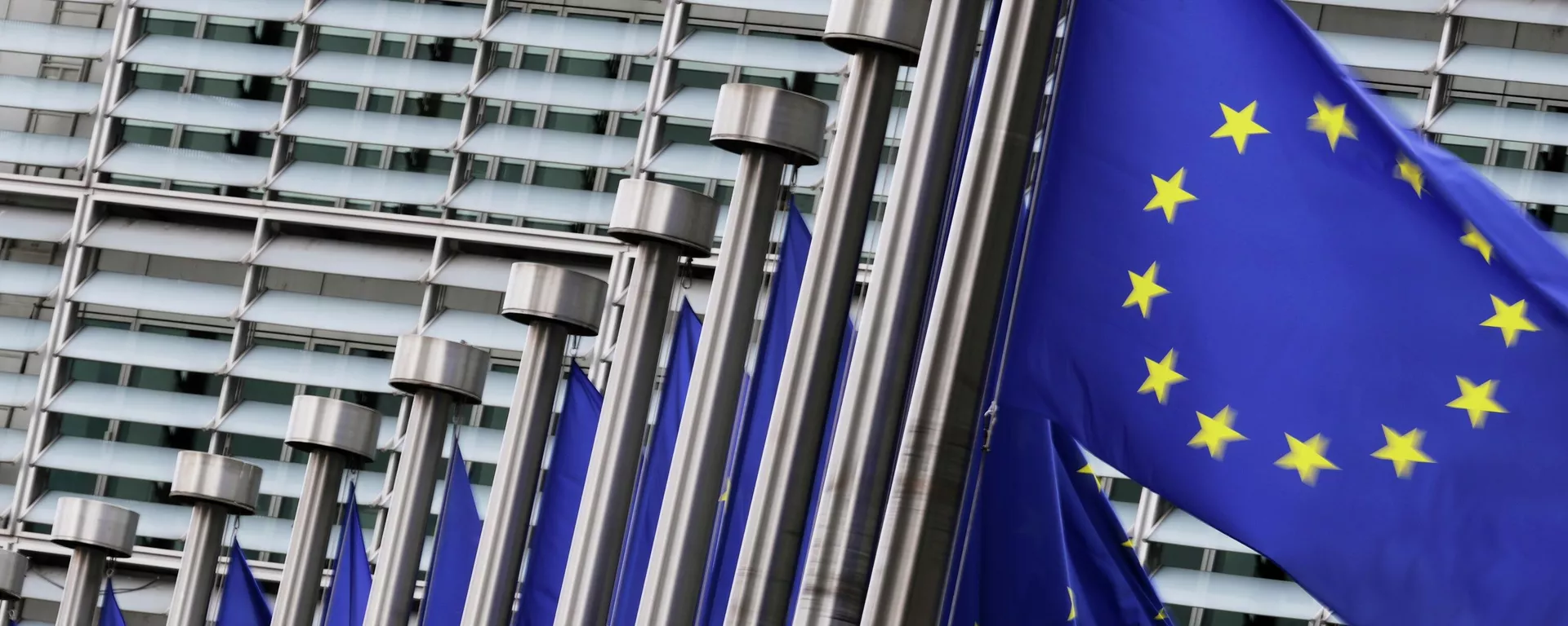 Los banderas de la UE - Sputnik Mundo, 1920, 25.04.2026