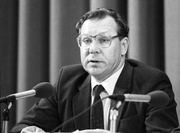 "La principal causa del accidente no fueron los errores del personal, sino la combinación de defectos de construcción del reactor y las insuficiencias del sistema de gestión de la seguridad", destacó el académico Valeri Legásov, uno de los participantes clave en la investigación.En la foto: Valeri Legásov, miembro de la Academia de las Ciencias de la URSS. - Sputnik Mundo