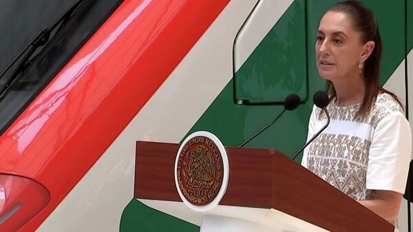 La presidenta de México, Claudia Sheinbaum, dio el banderazo de salida al nuevo tren Felipe Ángeles. - Sputnik Mundo