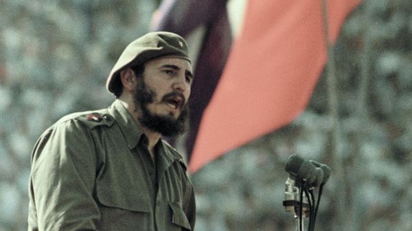 Fidel Castro, líder de la revolución cubana, pronunciando un discurso en la manifestación por la amistad entre los pueblos soviético y cubano. - Sputnik Mundo