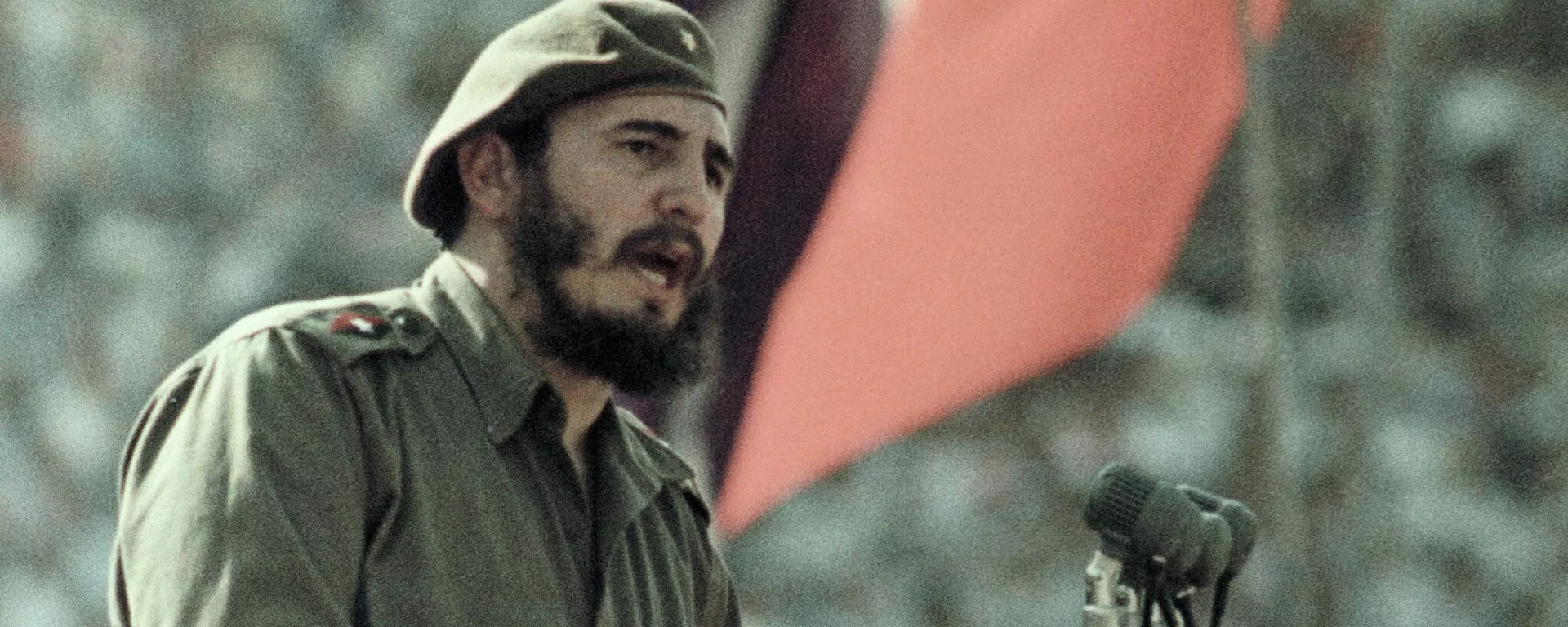 Fidel Castro, líder de la revolución cubana, pronunciando un discurso en la manifestación por la amistad entre los pueblos soviético y cubano. - Sputnik Mundo, 1920, 13.08.2026