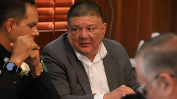 César Jáuregui (centro). - Sputnik Mundo