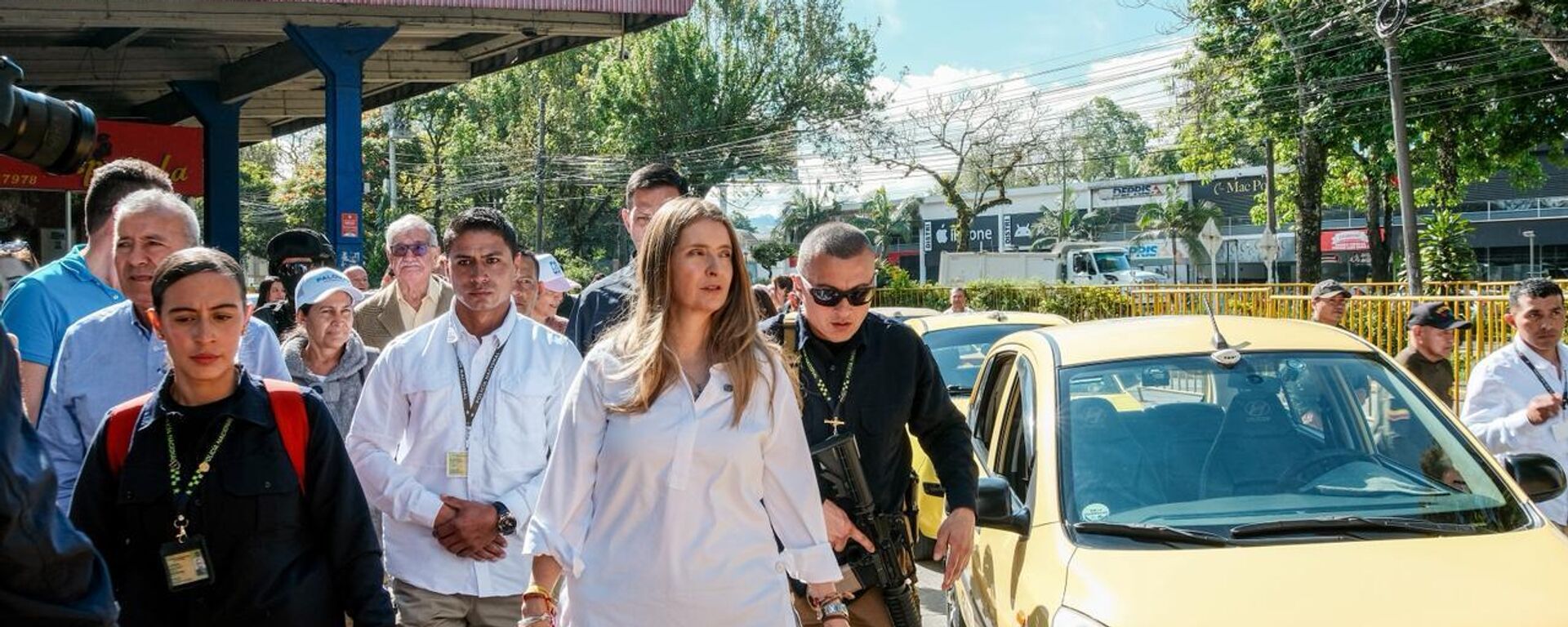La candidata del Centro Democrático, Paloma Valencia, durante una recorrida por Popayán, tras atentados ocurridos en abril de 2026 - Sputnik Mundo, 1920, 29.04.2026