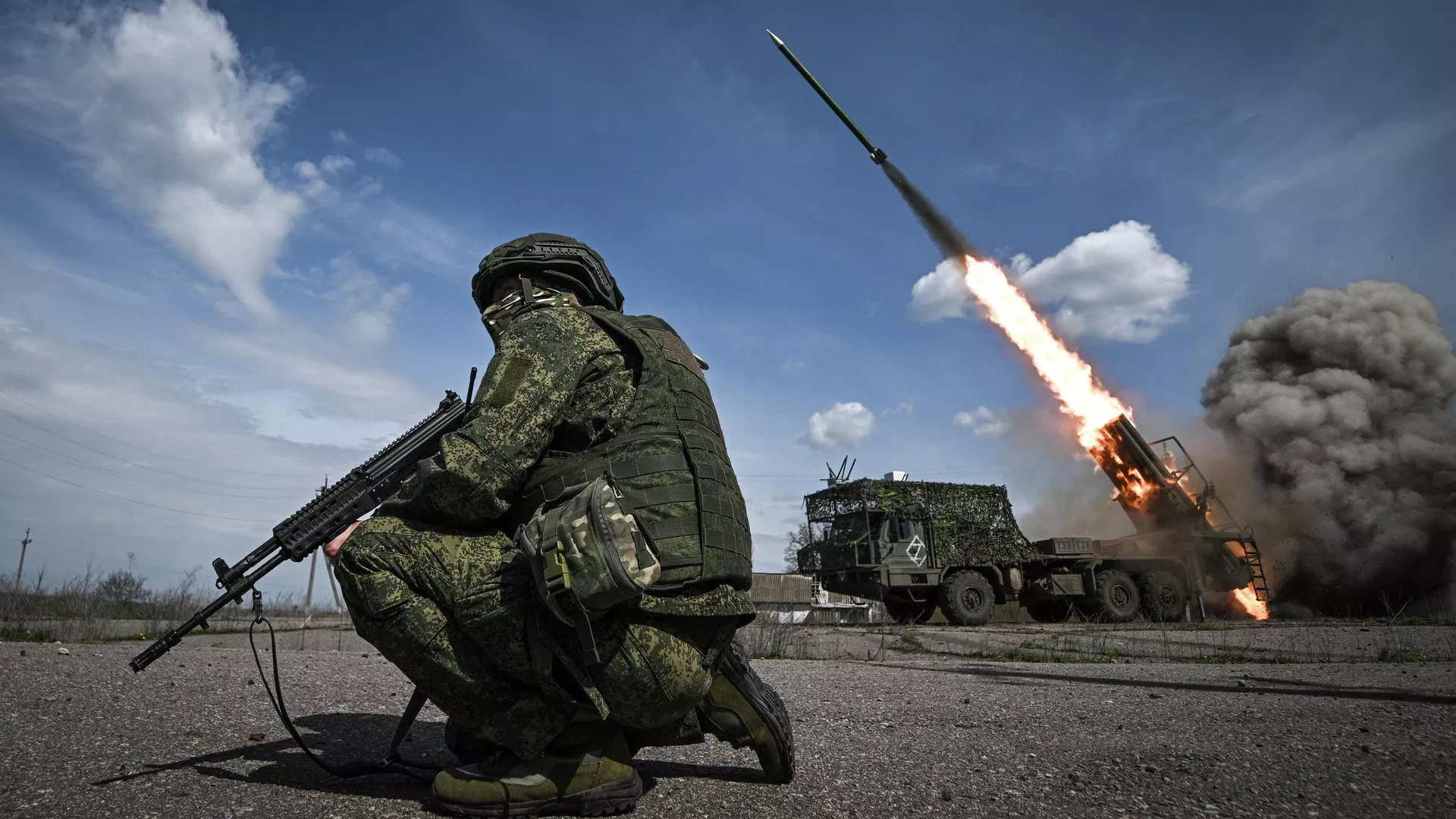 Soldato russo nell'area dell'operazione militare speciale - Sputnik World, 1920, 02.07.2026