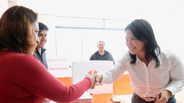 Keiko Fujimori votando durante una elección interna de Fuerza Popular en 2024 - Sputnik Mundo