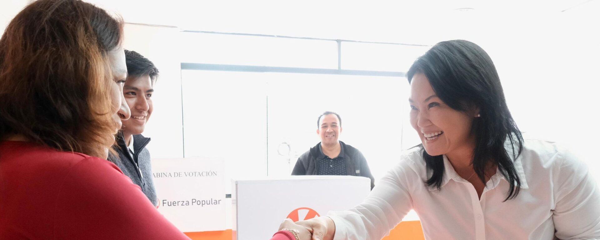 Keiko Fujimori votando durante una elección interna de Fuerza Popular en 2024 - Sputnik Mundo, 1920, 30.04.2026