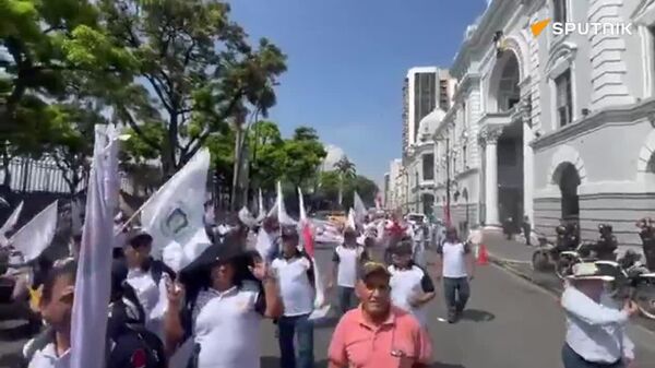 Protestan en Ecuador con motivo del Día del Trabajo en medio de un fuerte dispositivo de seguridad - Sputnik Mundo