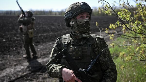 Soldados rusos en la zona de la operación militar especial  - Sputnik Mundo