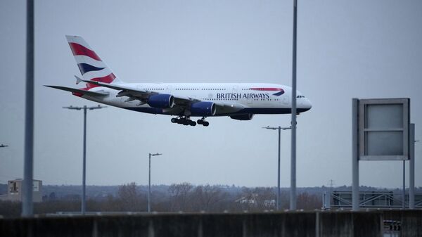Un avión de British Airways se aproxima al aterrizaje, Londres - Sputnik Mundo
