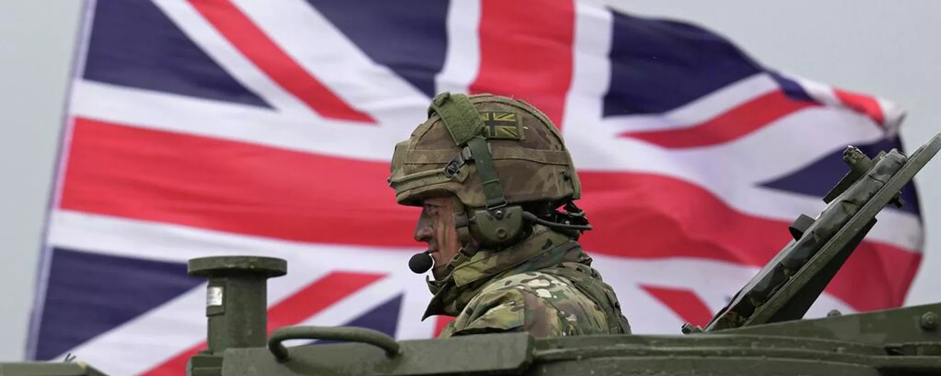 Un soldado británico se sienta en un AS90 mientras participa en un ejercicio militar, el 24 de marzo de 2023 Un soldado británico se sienta en un AS90 mientras participa en un ejercicio militar, el 24 de marzo de 2023 - Sputnik Mundo, 1920, 27.08.2026
