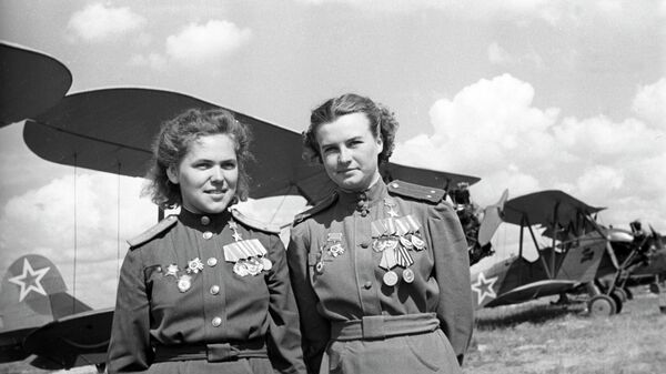 La leyenda de las 'Brujas de la Noche': las valientes aviadoras soviéticas que se convirtieron en la pesadilla de la Wehrmacht - Sputnik Mundo