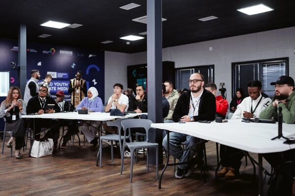 Comienza en Rusia una Escuela de Medios de Comunicación con participantes de decenas de países. - Sputnik Mundo