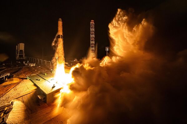 Rusia lanza el cohete Soyuz-5 desde el cosmódromo de Baikonur, en Kazajistán. - Sputnik Mundo